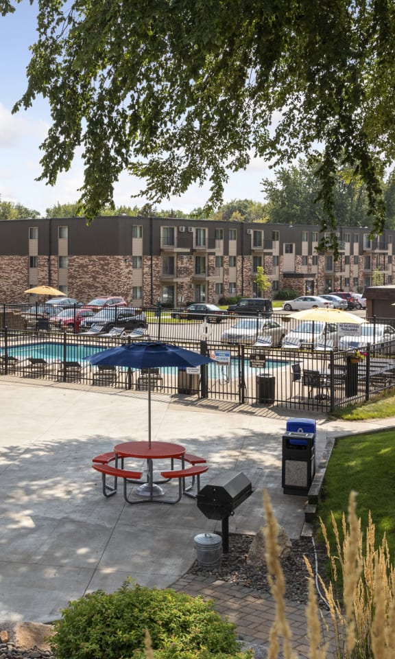 Silver Ridge Apartments in Maplewood, MN